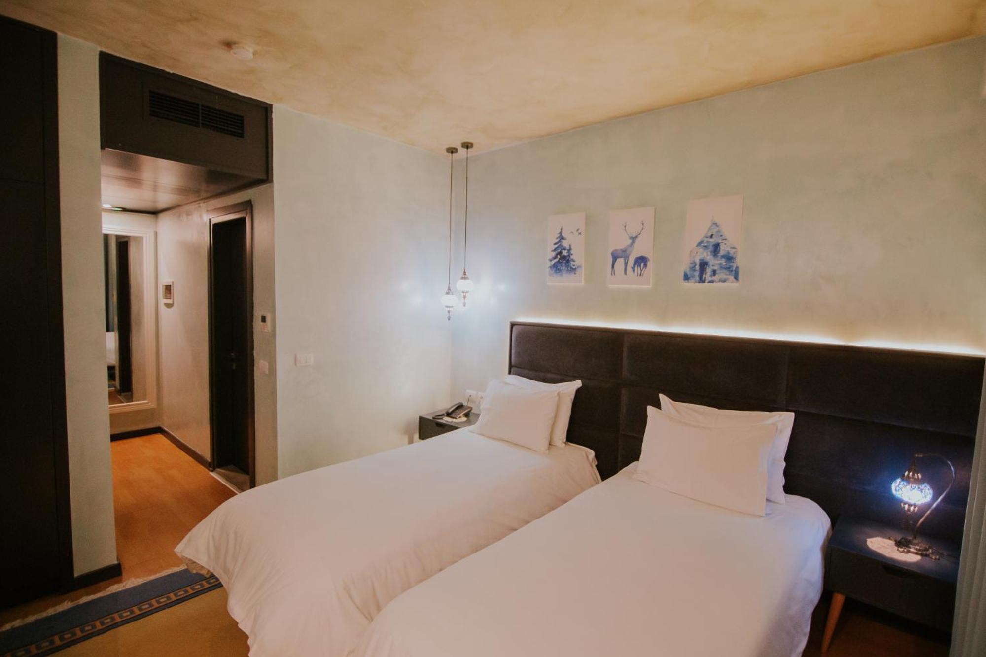 Dim'S Hotel & Restaurant Korce Exterior photo